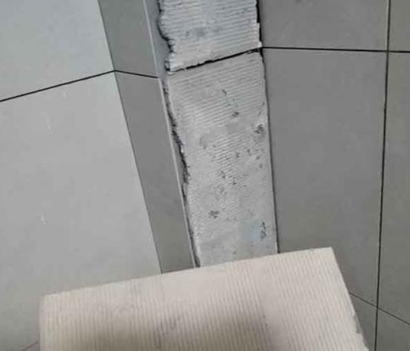 太子河瓷砖空鼓维修公司分享下厨房瓷砖脱落的补救措施。